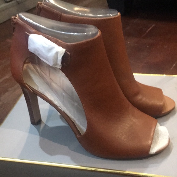 Leather peep toe bootie - Picture 3 of 4